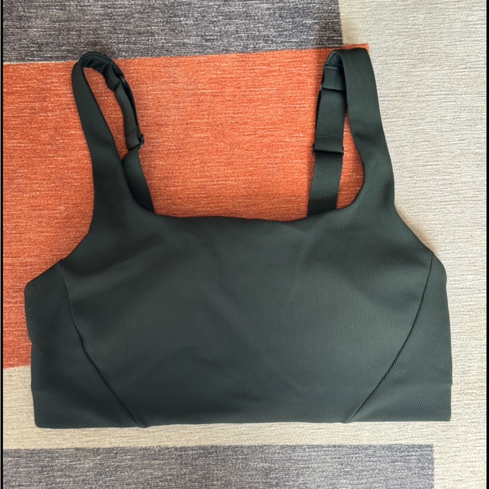 Lululemon Ribbed Train Bra - Size 6 - Picture 3 of 6
